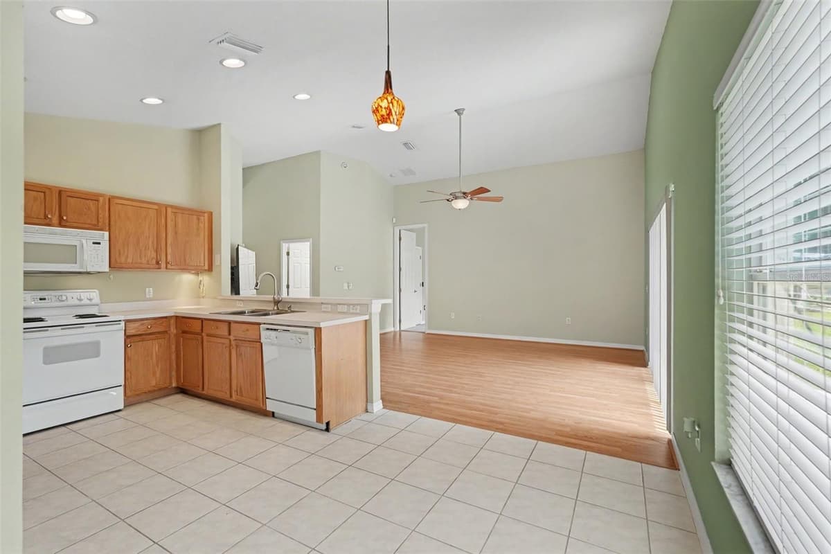 9407 CYPRESS HARBOR DRIVE — photo 13 of 40