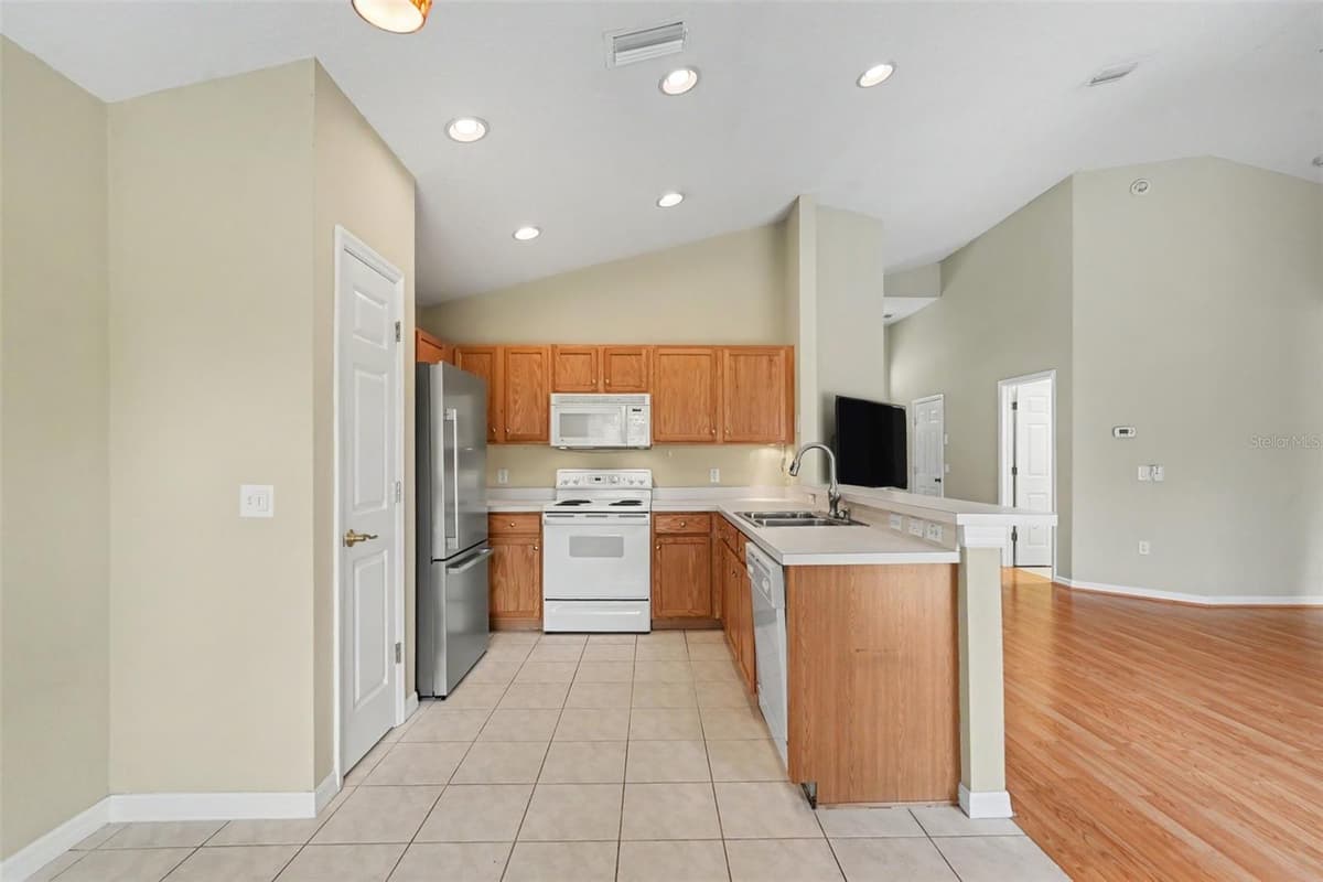 9407 CYPRESS HARBOR DRIVE — photo 12 of 40