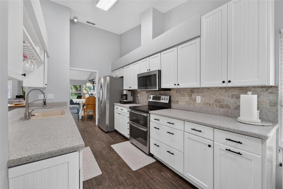 12010 STEPPINGSTONE BOULEVARD — photo 13 of 53