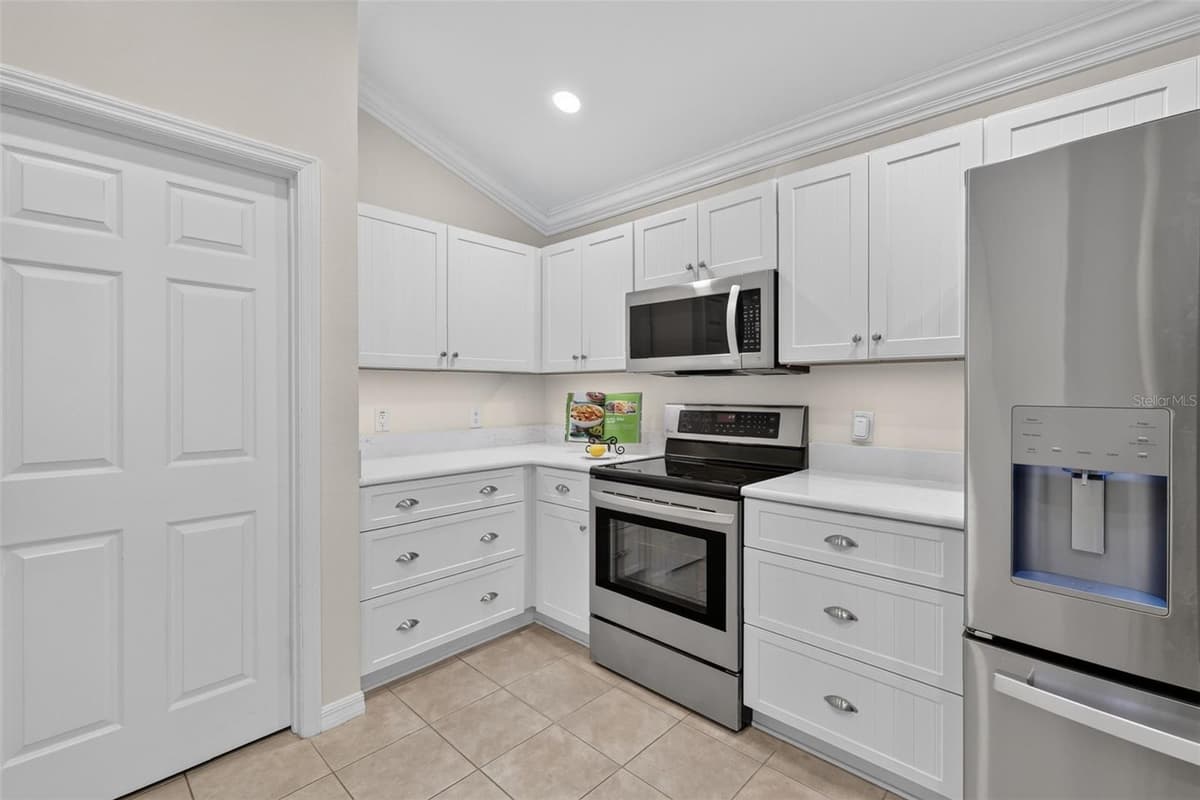 1218 CAMERO DRIVE — photo 12 of 36