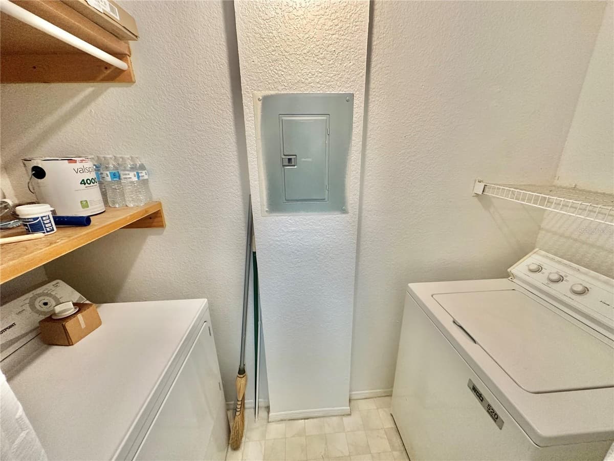 2550 ALAFAYA TRAIL — photo 7 of 17