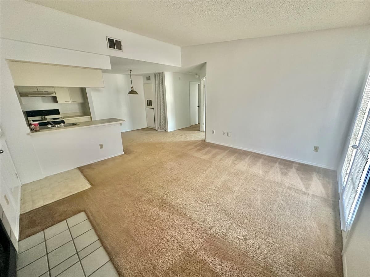 2550 ALAFAYA TRAIL — photo 4 of 17