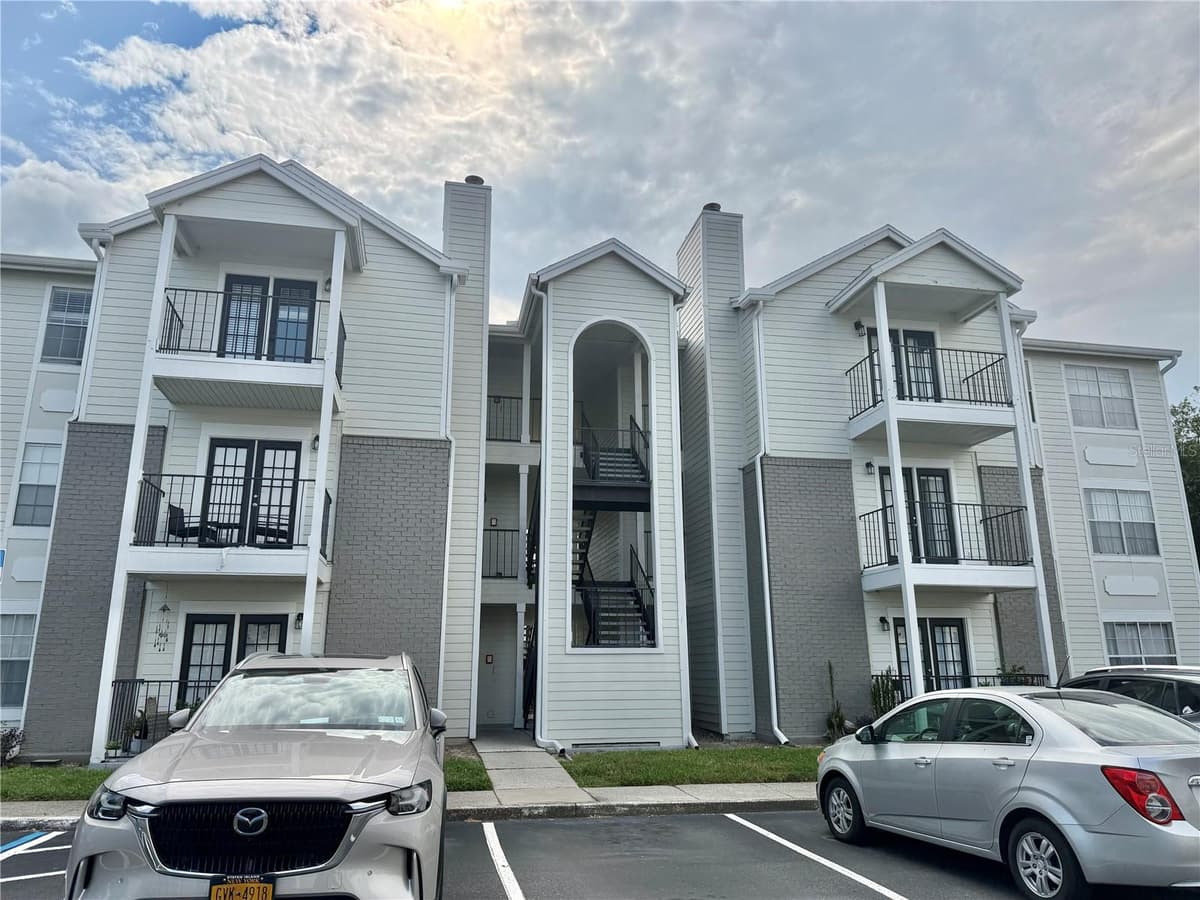 2550 ALAFAYA TRAIL — photo 1 of 17