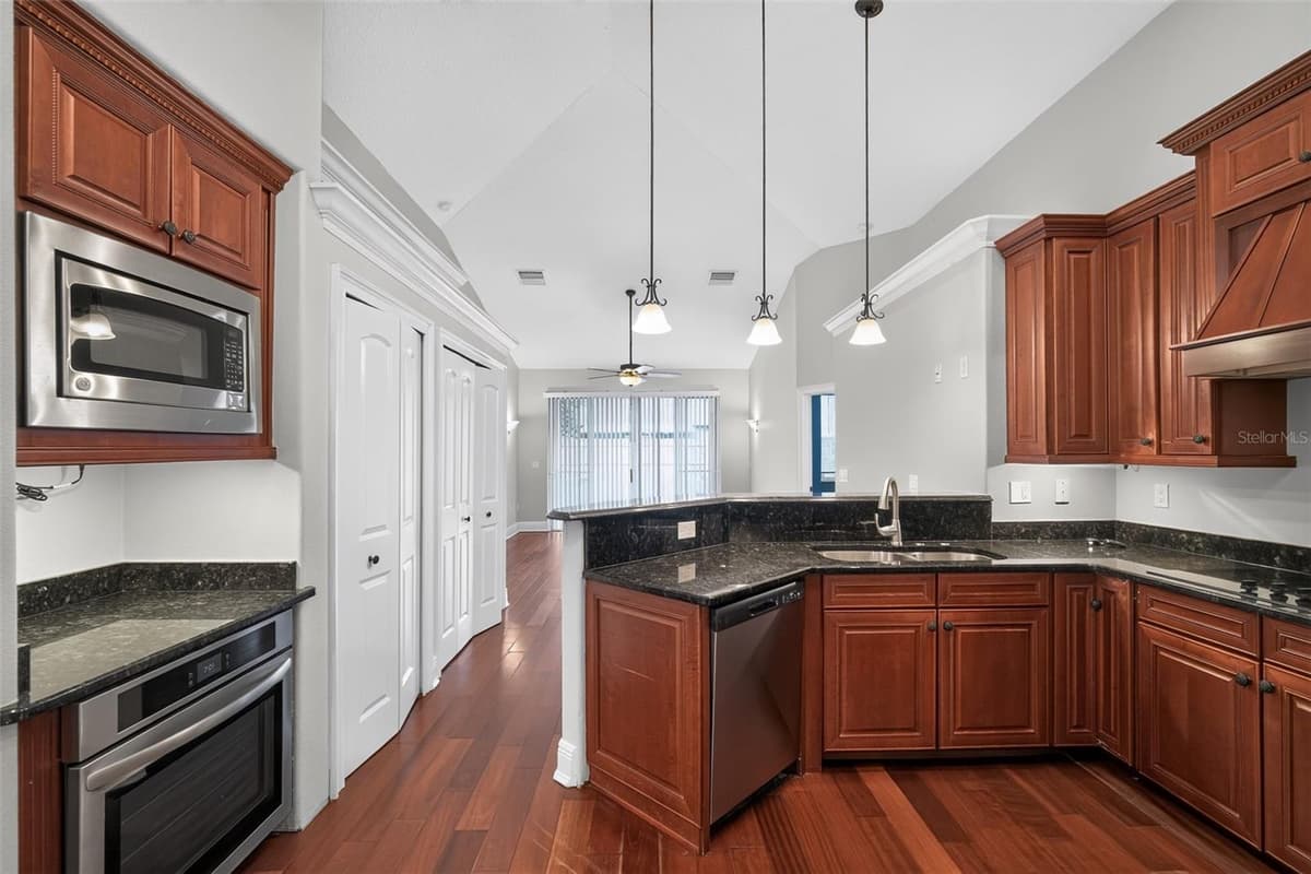 13548 MERE VIEW DRIVE — photo 4 of 37