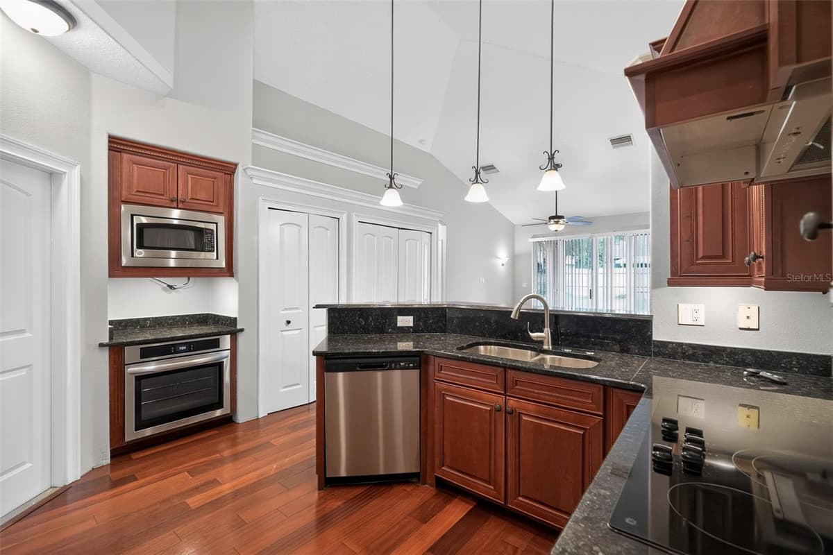 13548 MERE VIEW DRIVE — photo 5 of 37