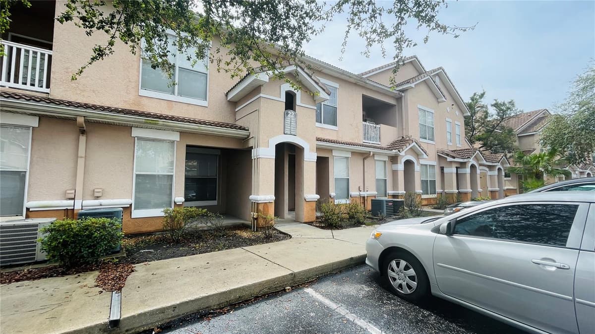 10519 VILLA VIEW CIRCLE — photo 1 of 21