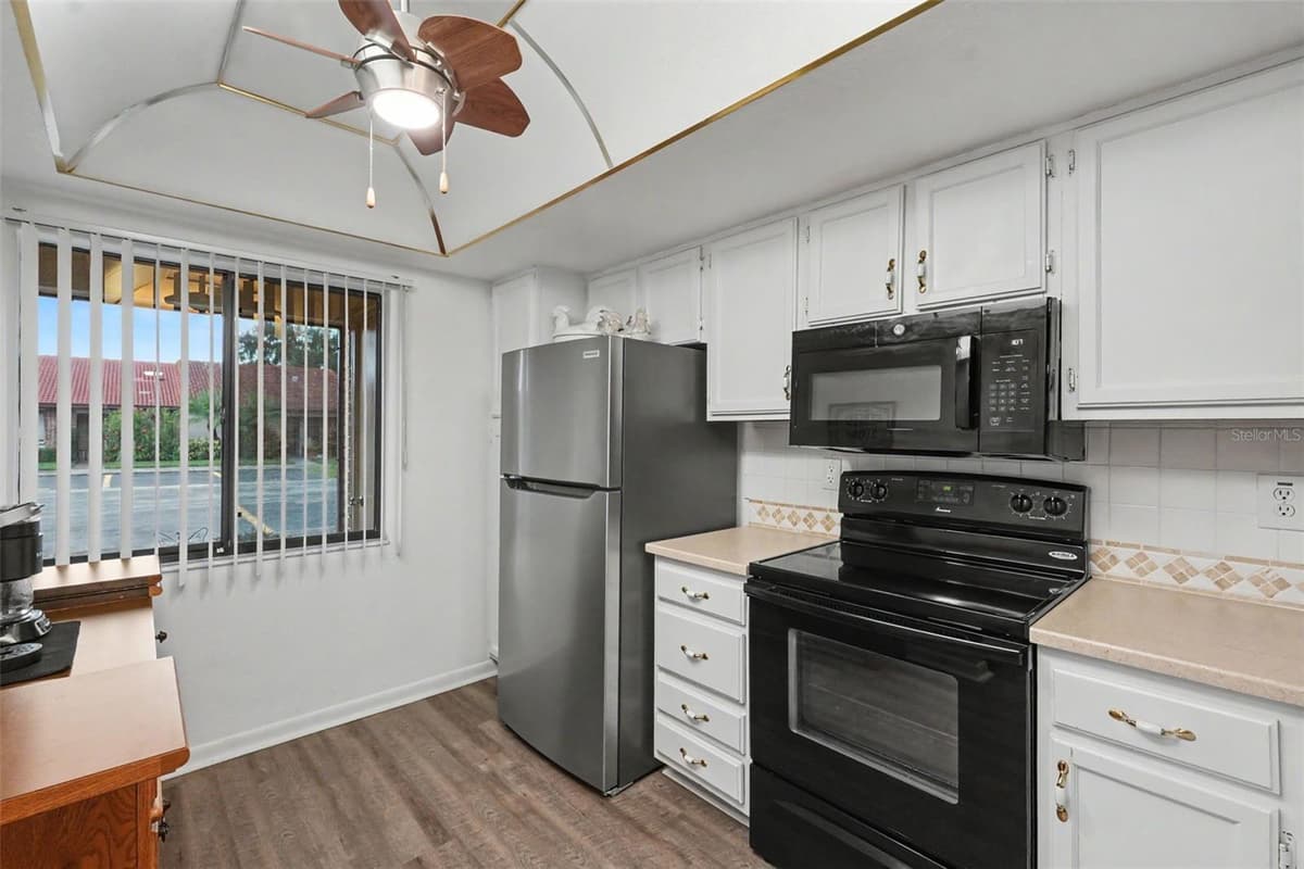 7360 ULMERTON ROAD — photo 12 of 35
