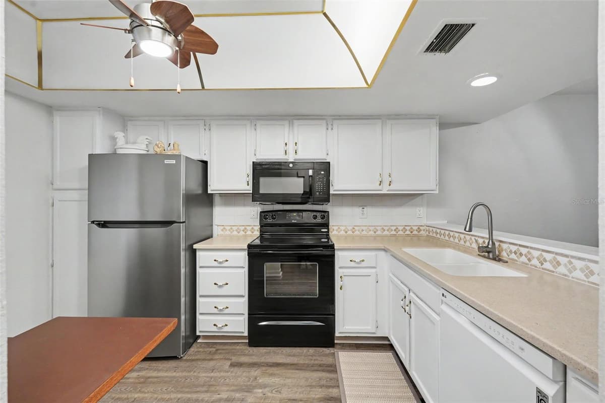 7360 ULMERTON ROAD — photo 8 of 35