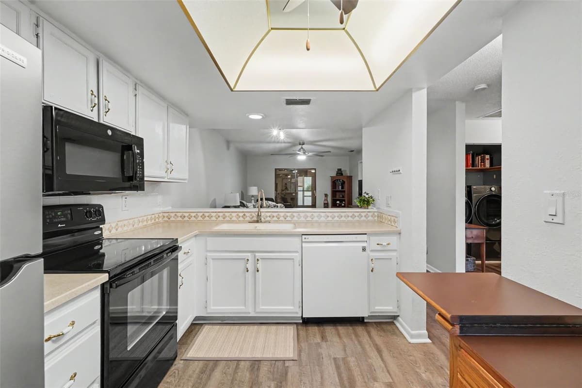 7360 ULMERTON ROAD — photo 9 of 35