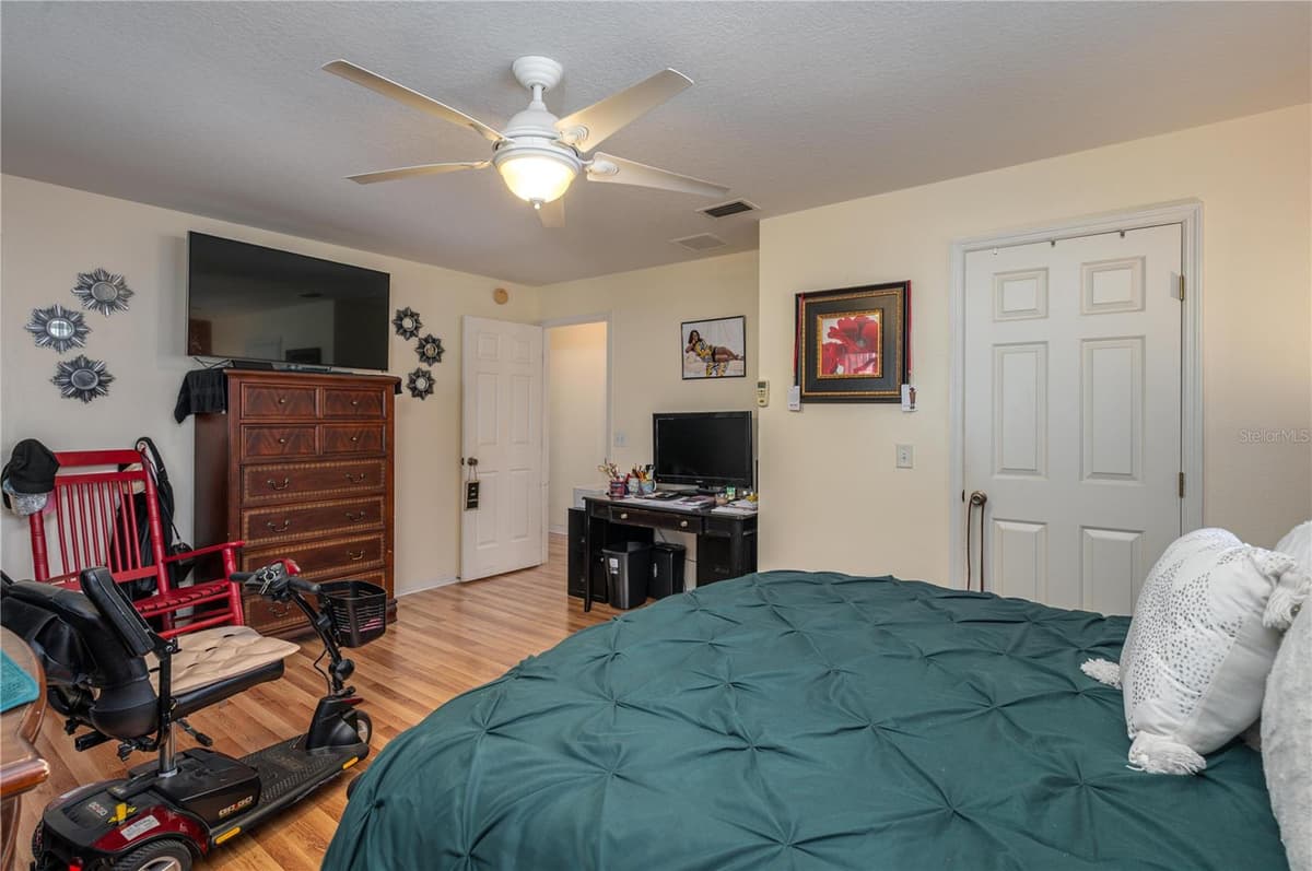 411 COUNTRY PINE ROAD — photo 13 of 37