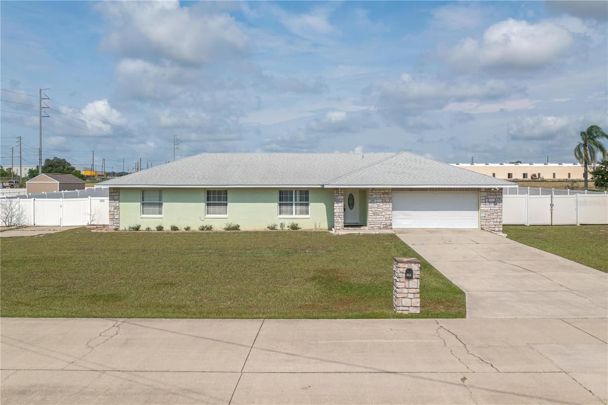 411 COUNTRY PINE ROAD — photo 1 of 37