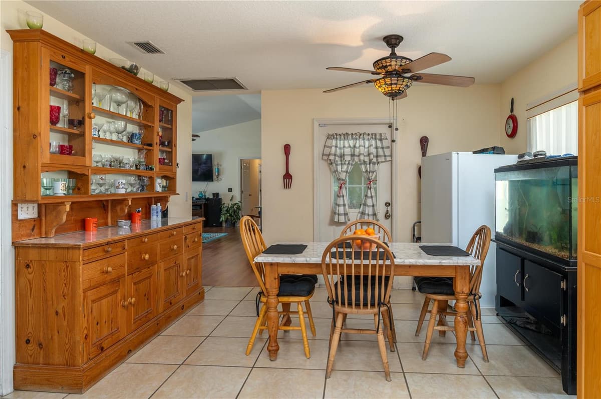 411 COUNTRY PINE ROAD — photo 11 of 37