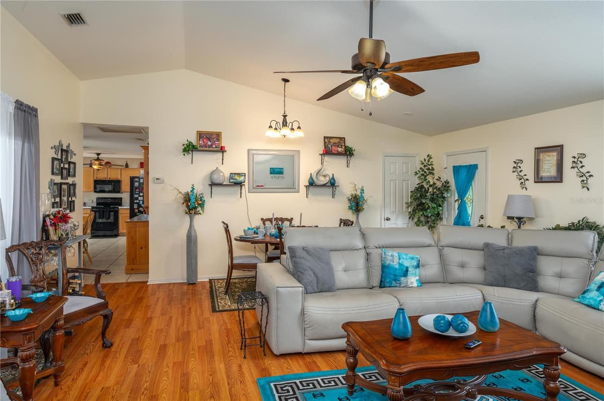 411 COUNTRY PINE ROAD — photo 6 of 37