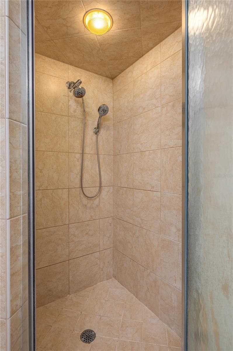 411 COUNTRY PINE ROAD — photo 17 of 37