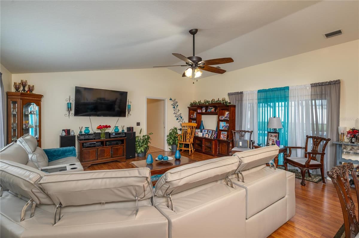 411 COUNTRY PINE ROAD — photo 4 of 37