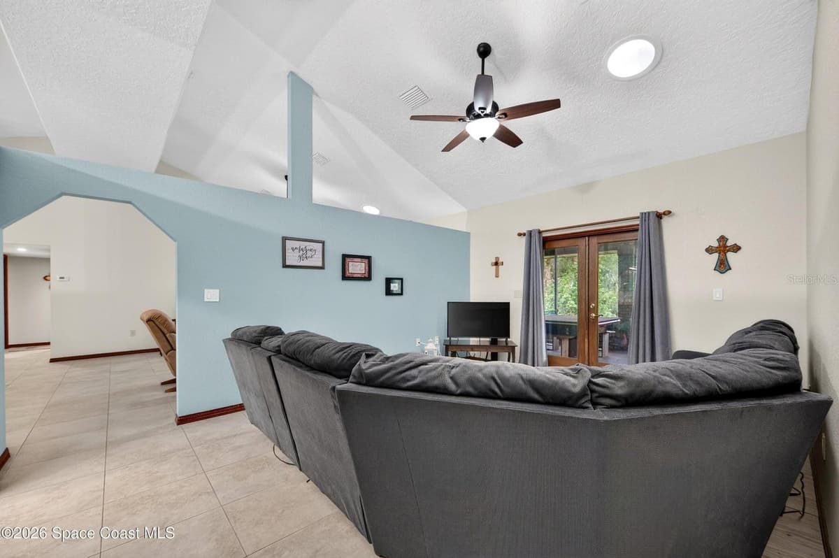 415 CHEYENNE TRAIL — photo 15 of 63