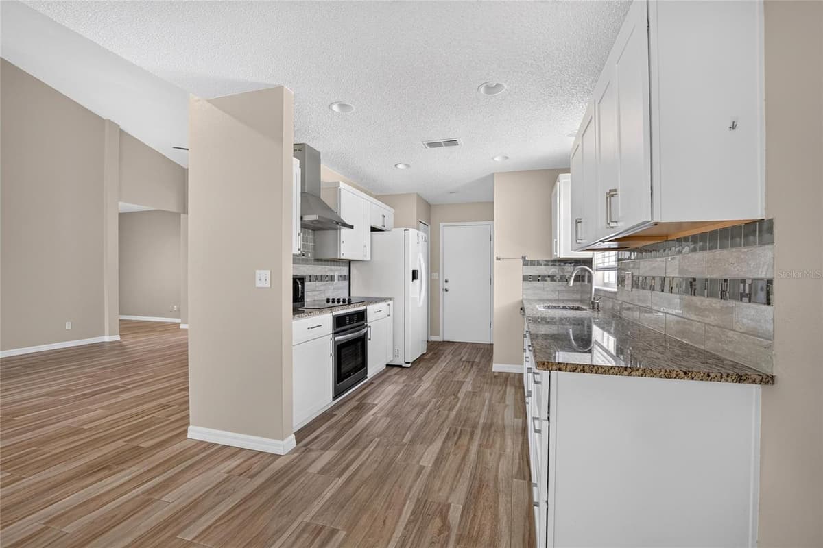 2222 MAYFIELD PALMS LANE — photo 11 of 44