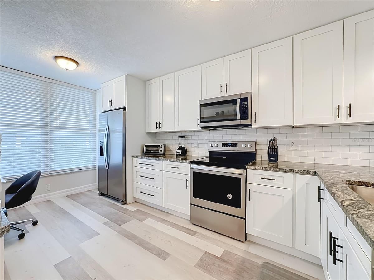 3750 PINEBROOK CIRCLE — photo 4 of 28