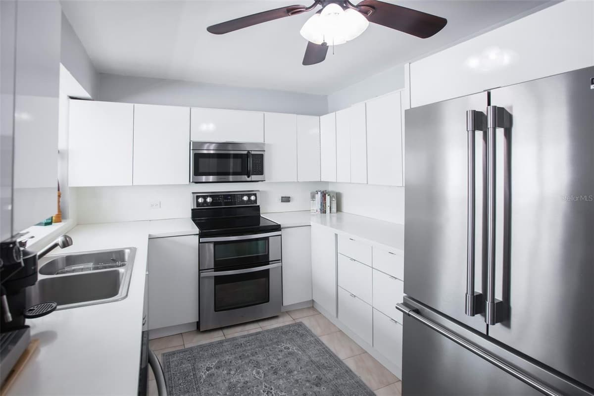 51 KING'S COURT STREET — photo 7 of 13