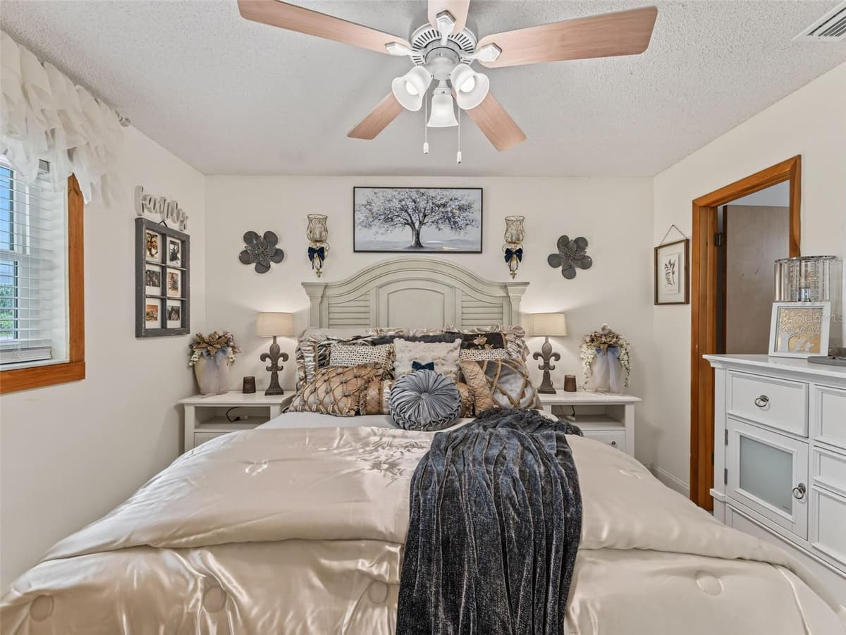 4101 GLORIA DRIVE — photo 15 of 79