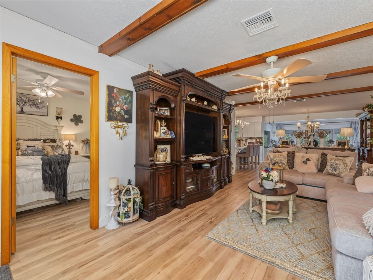 4101 GLORIA DRIVE — photo 13 of 79