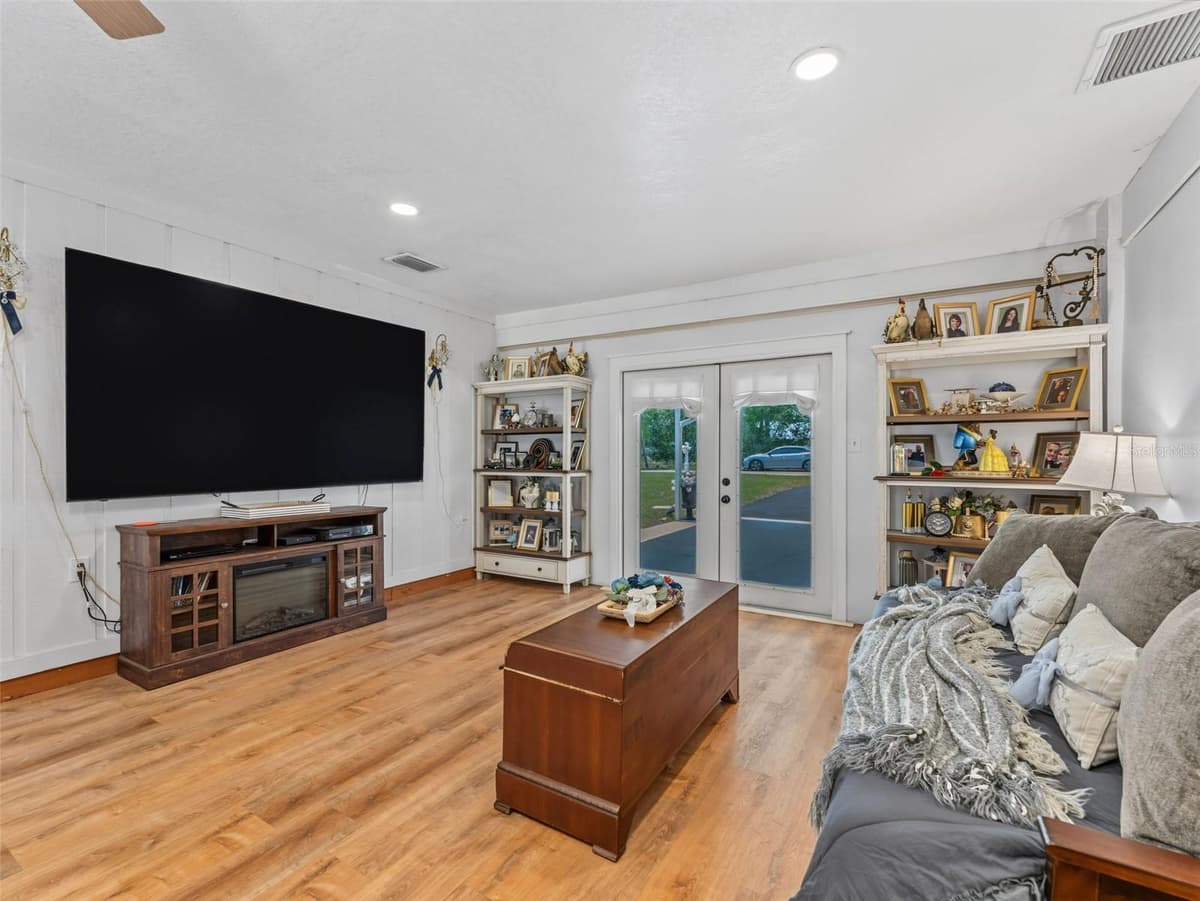 4101 GLORIA DRIVE — photo 46 of 79