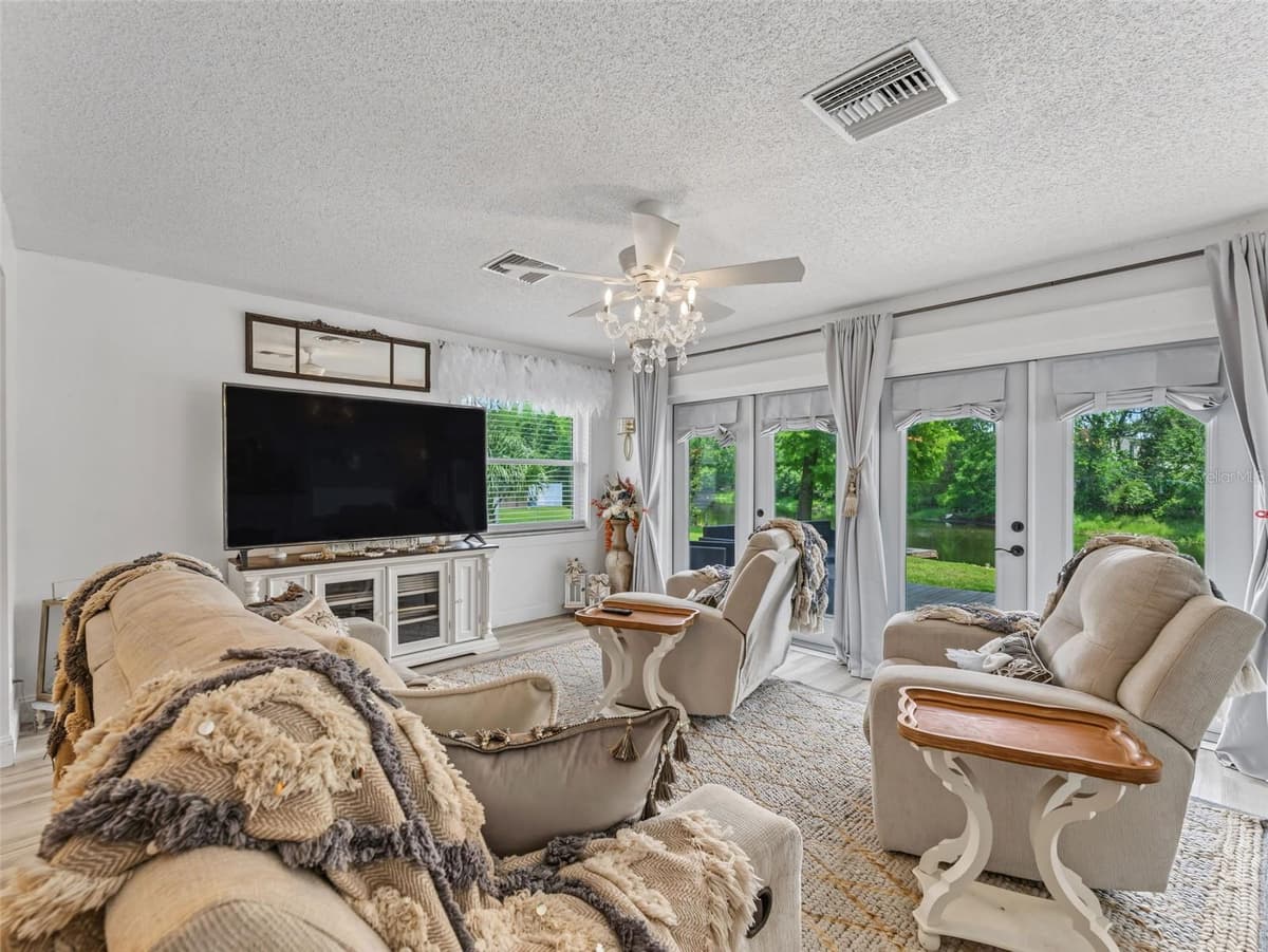 4101 GLORIA DRIVE — photo 44 of 79