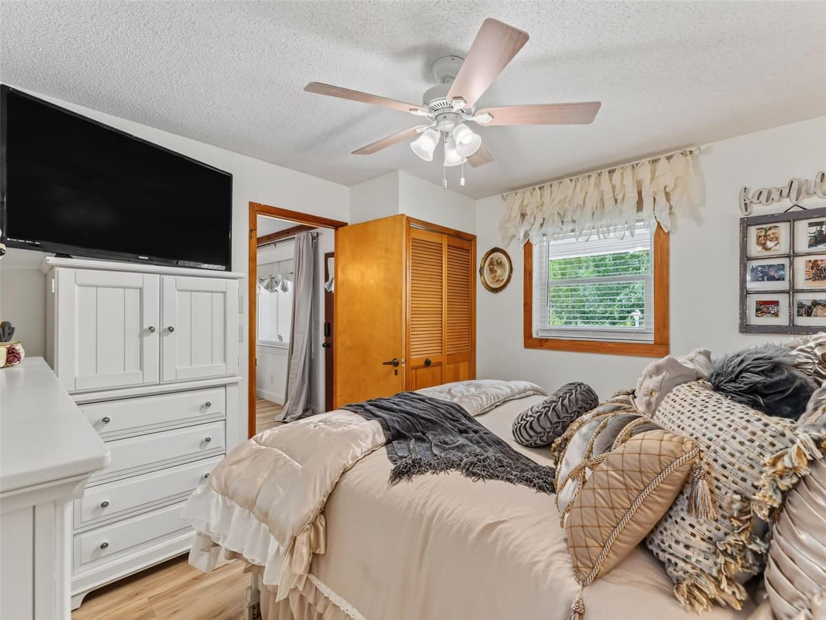 4101 GLORIA DRIVE — photo 14 of 79