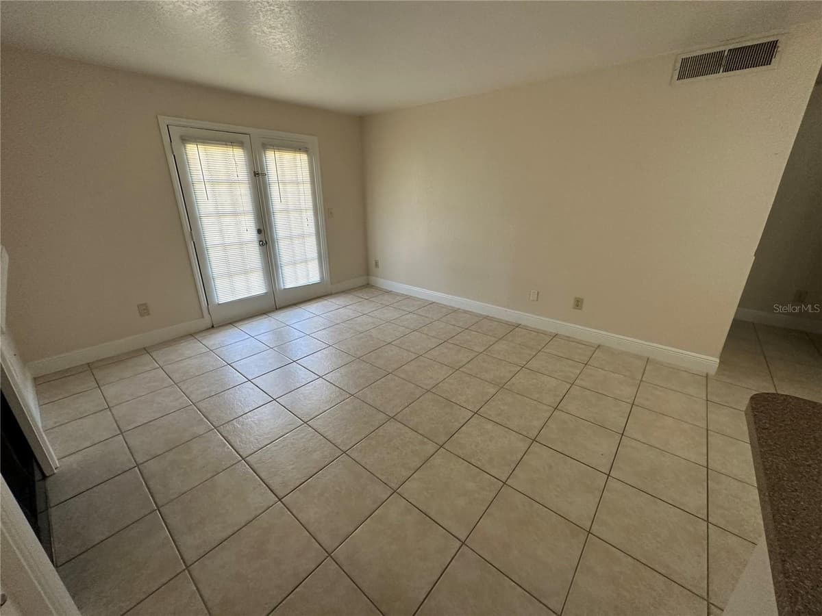 2550 ALAFAYA TRAIL — photo 5 of 21