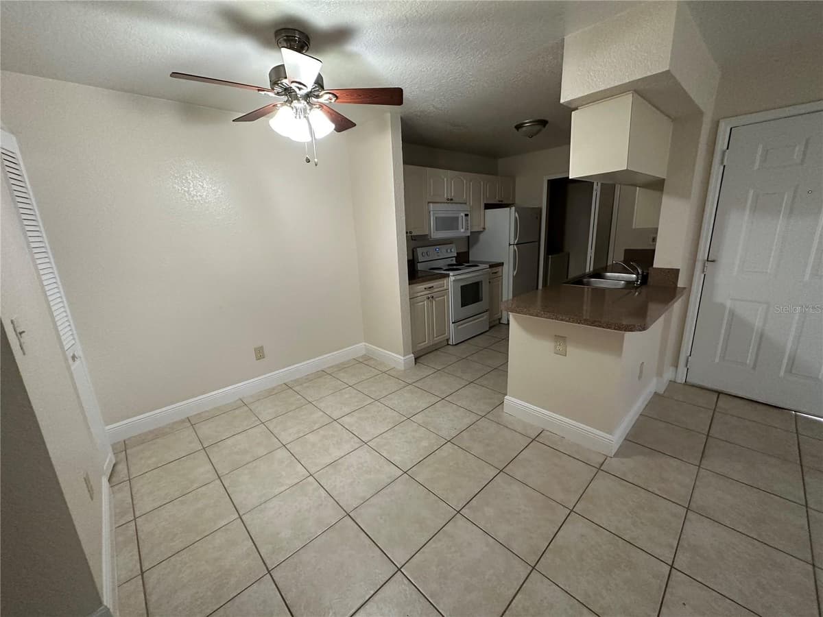 2550 ALAFAYA TRAIL — photo 10 of 21