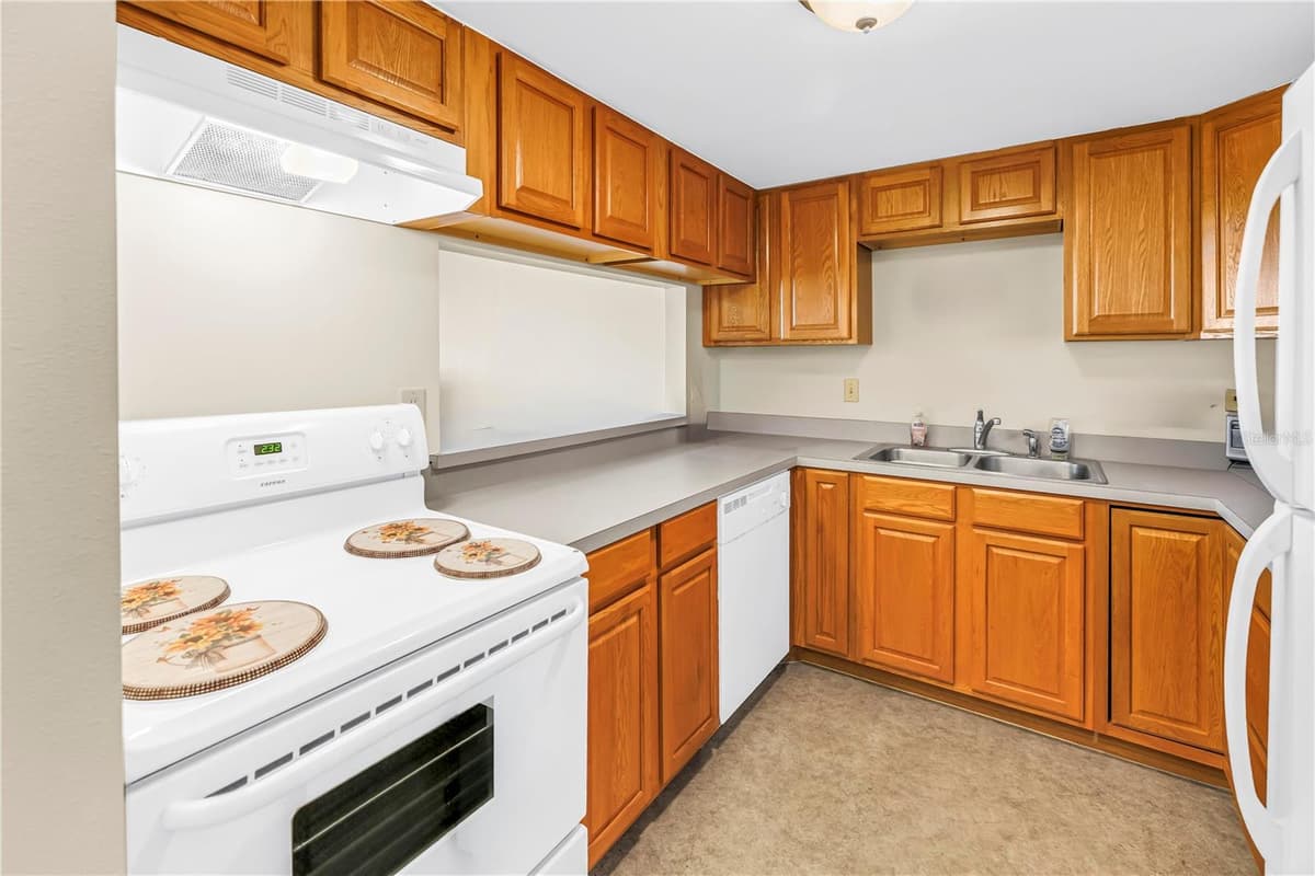 7701 STARKEY ROAD — photo 5 of 15