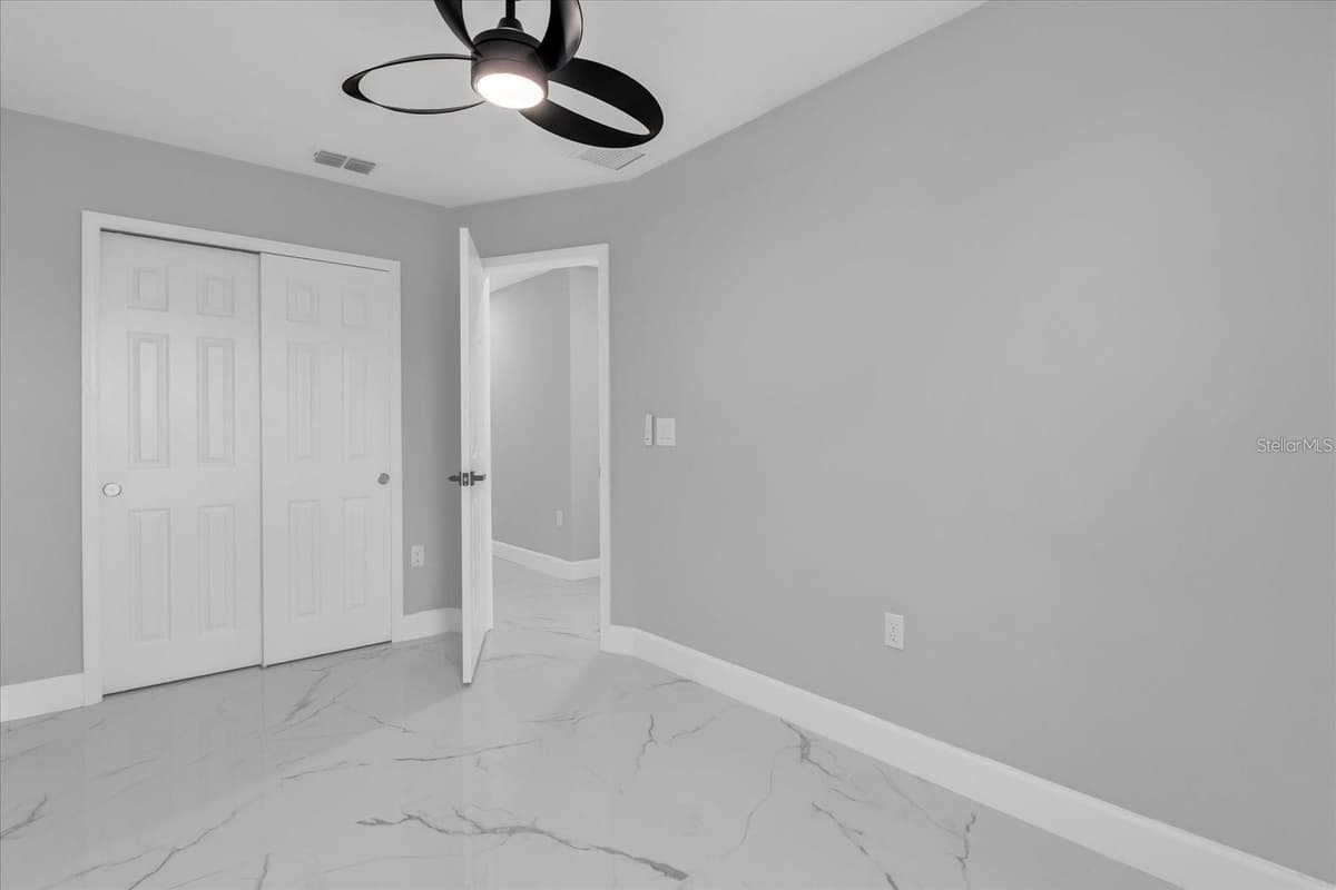 2404 CENTER STREET — photo 13 of 29