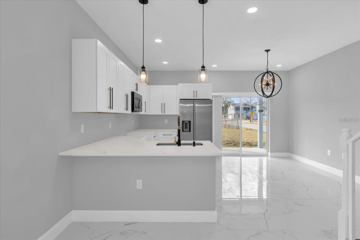 2404 CENTER STREET — photo 7 of 29