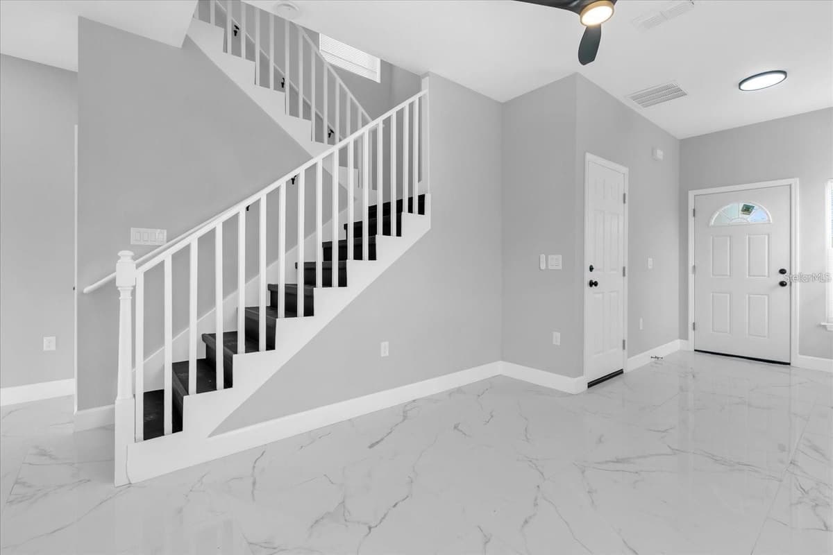 2404 CENTER STREET — photo 8 of 29