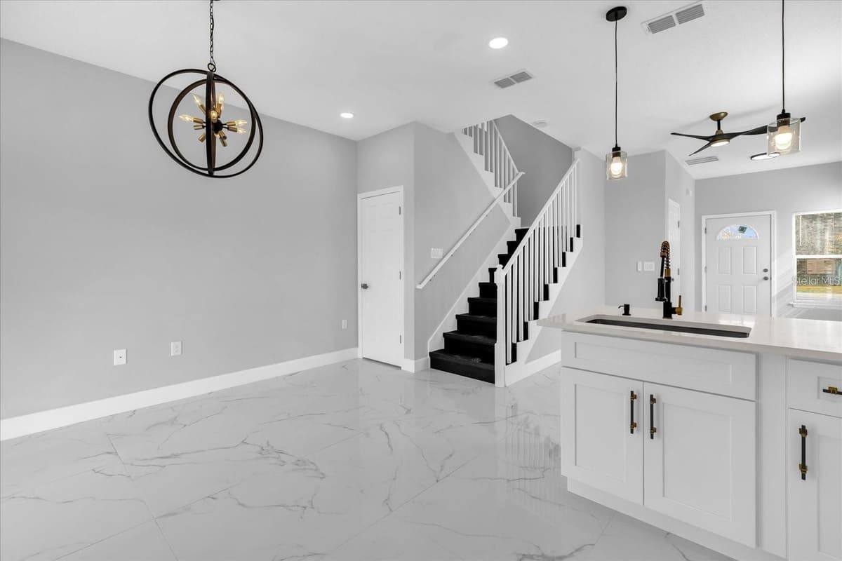 2404 CENTER STREET — photo 5 of 29