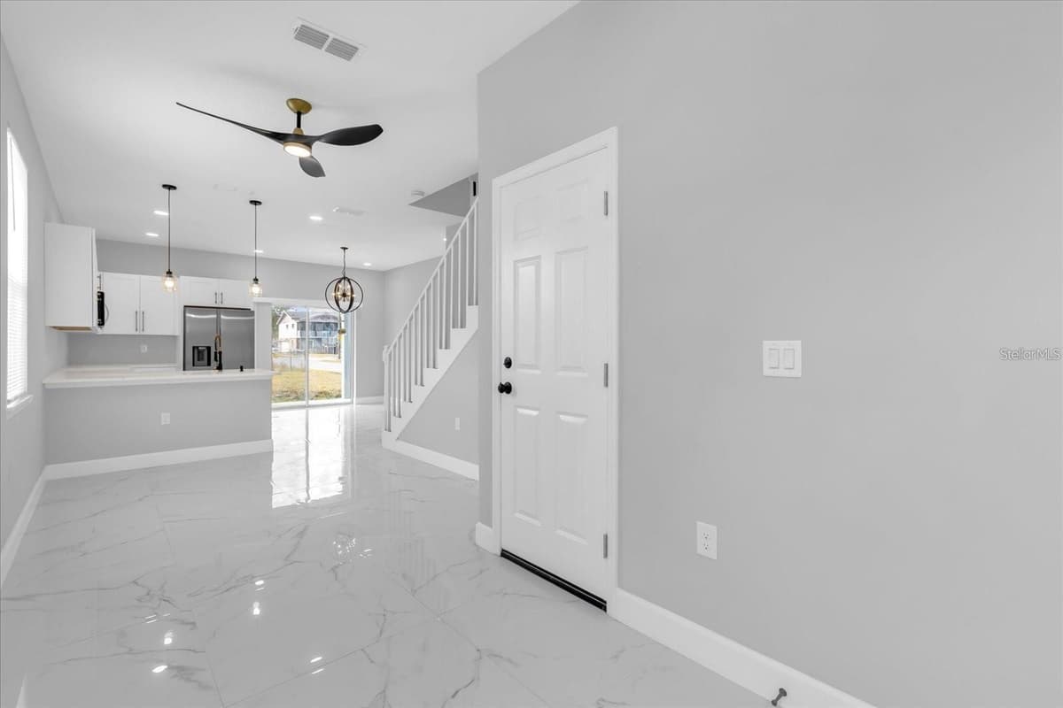 2404 CENTER STREET — photo 9 of 29