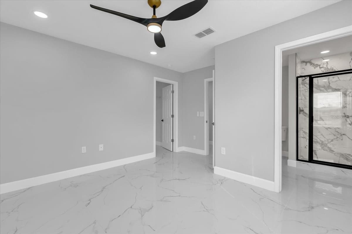 2404 CENTER STREET — photo 17 of 29