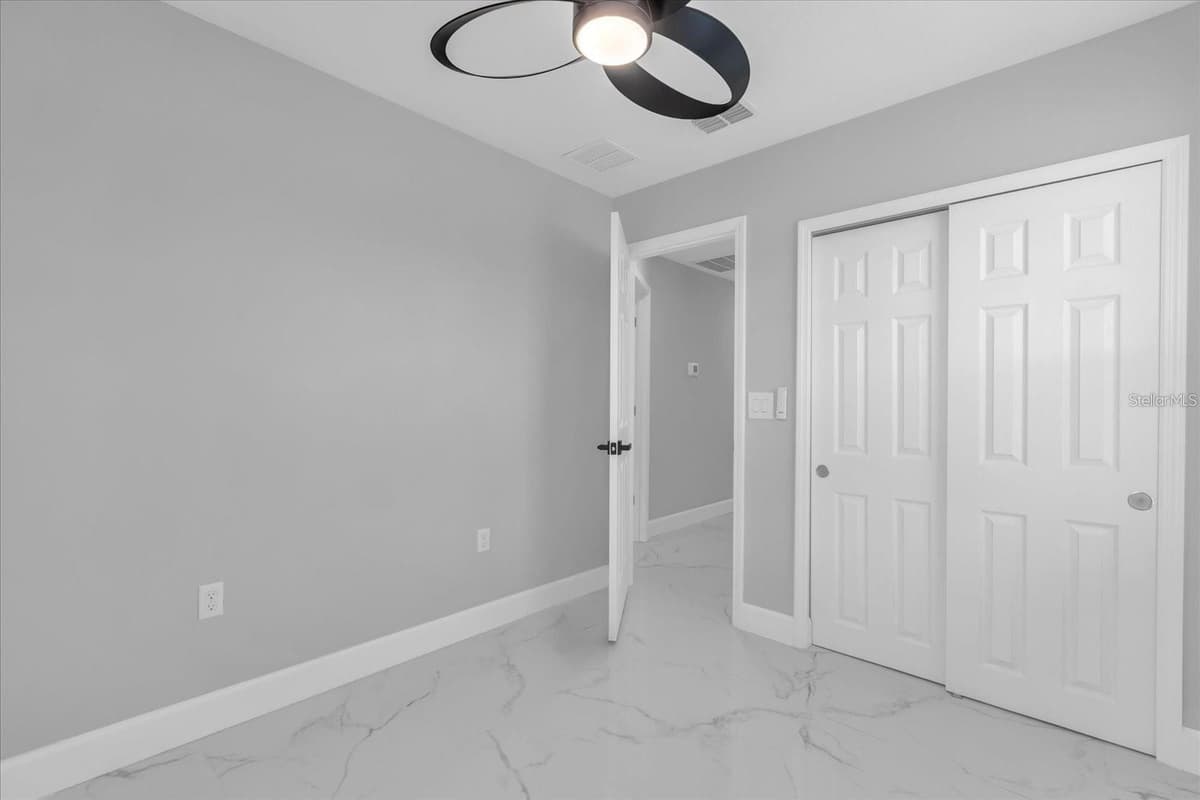 2404 CENTER STREET — photo 11 of 29