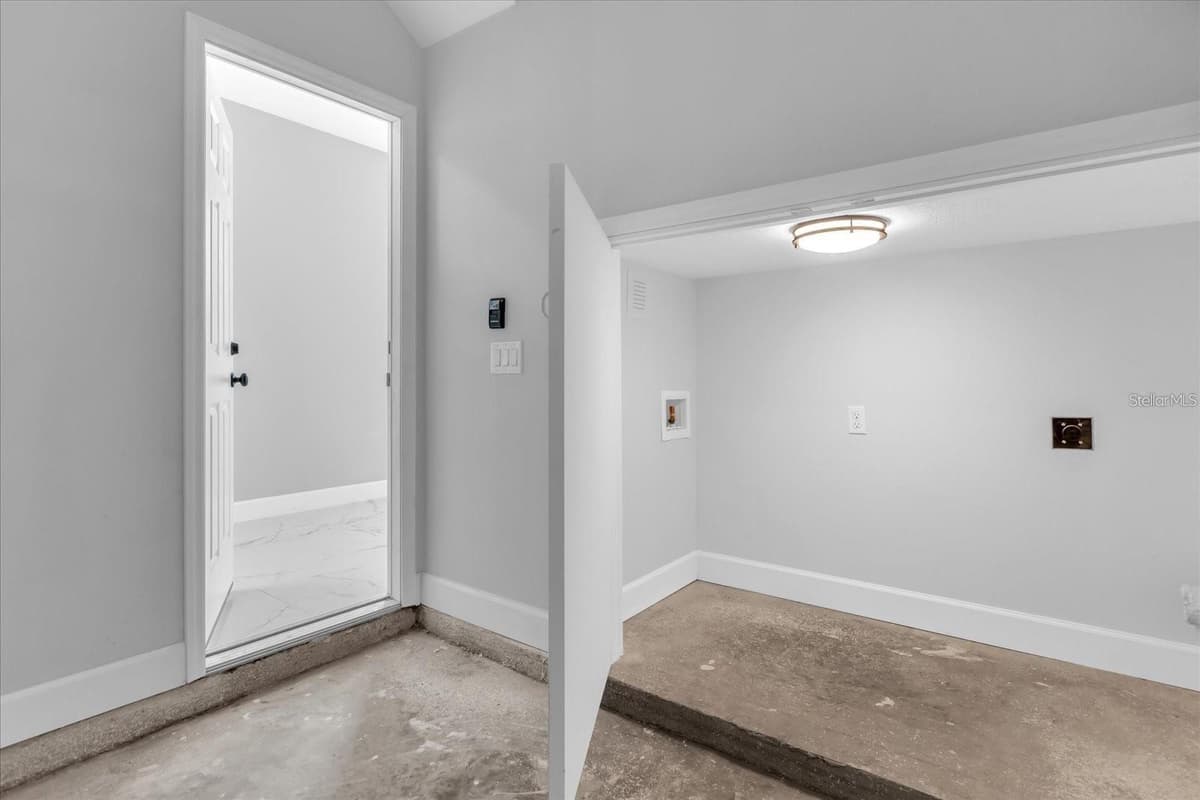 2404 CENTER STREET — photo 22 of 29