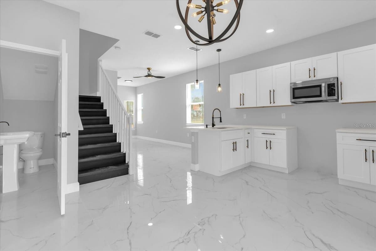 2404 CENTER STREET — photo 3 of 29