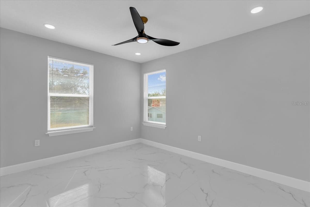 2404 CENTER STREET — photo 16 of 29