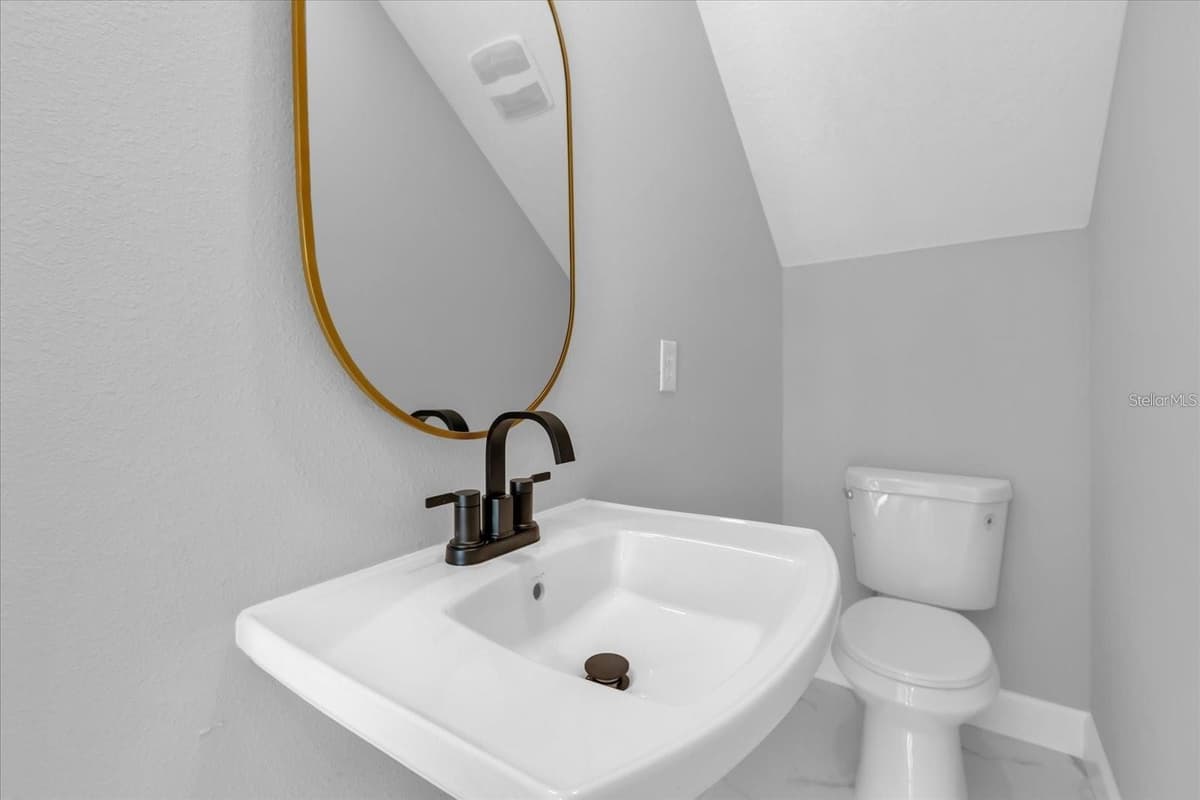 2404 CENTER STREET — photo 21 of 29