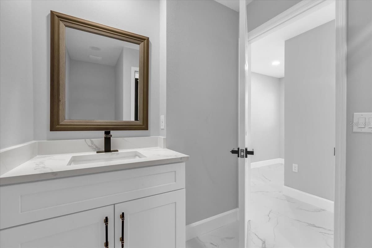 2404 CENTER STREET — photo 15 of 29