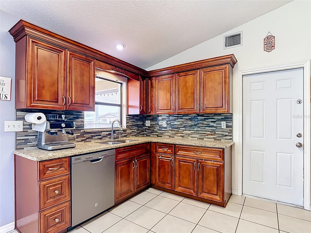 634 GRAPE AVENUE — photo 40 of 55