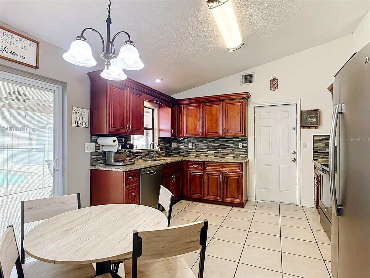 634 GRAPE AVENUE — photo 38 of 55