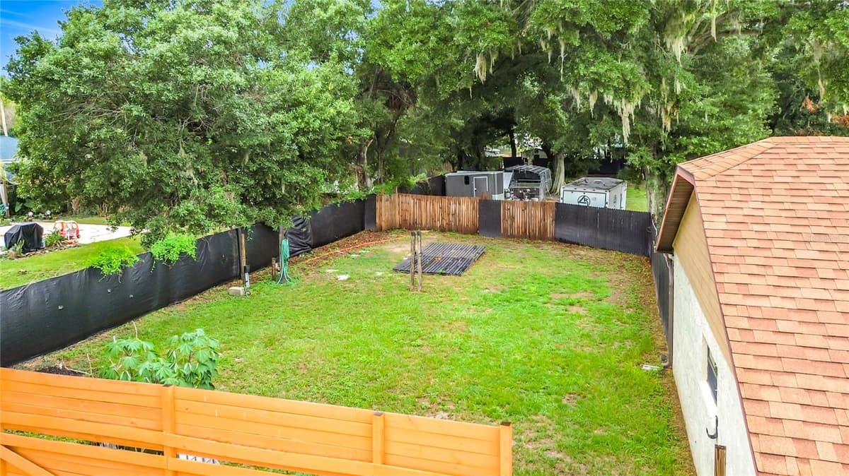 634 GRAPE AVENUE — photo 11 of 55