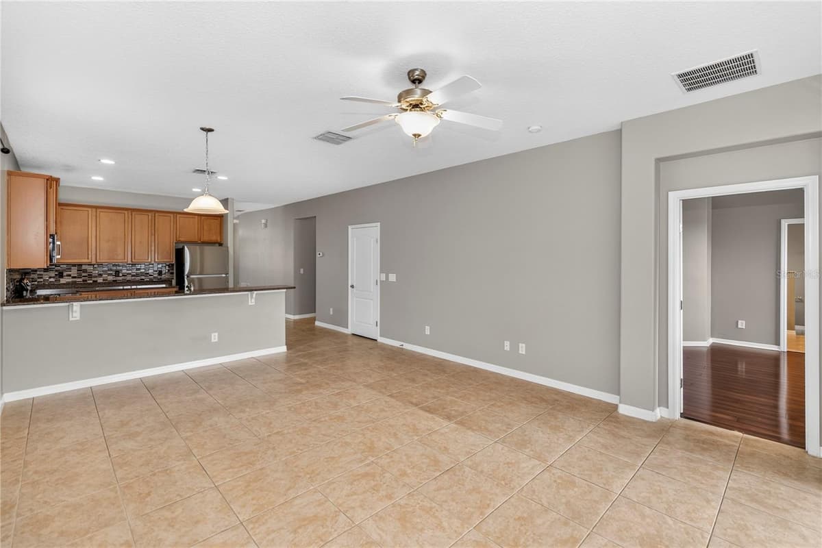 14249 QUEENSIDE STREET — photo 6 of 24