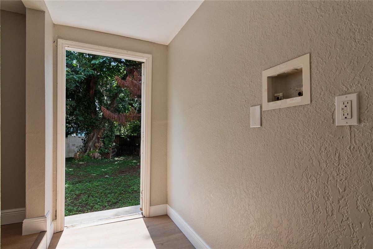 3625 COCHRAN STREET — photo 6 of 39