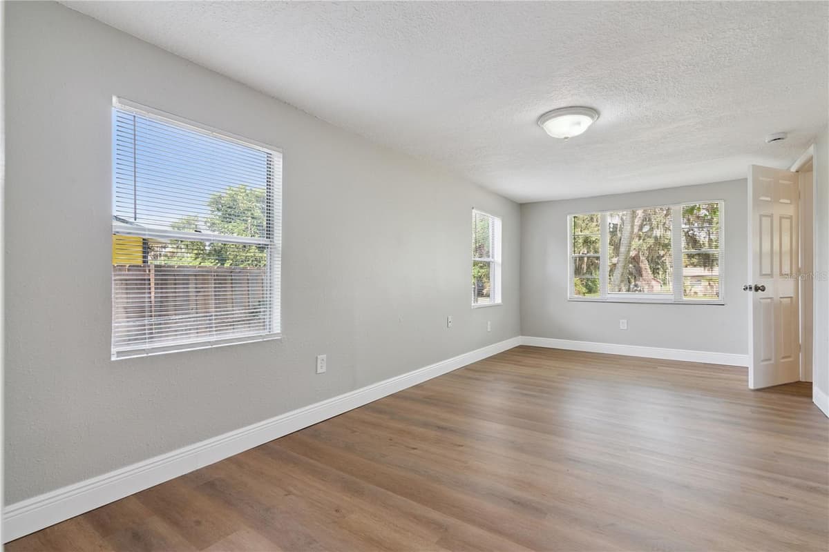 3625 COCHRAN STREET — photo 13 of 39