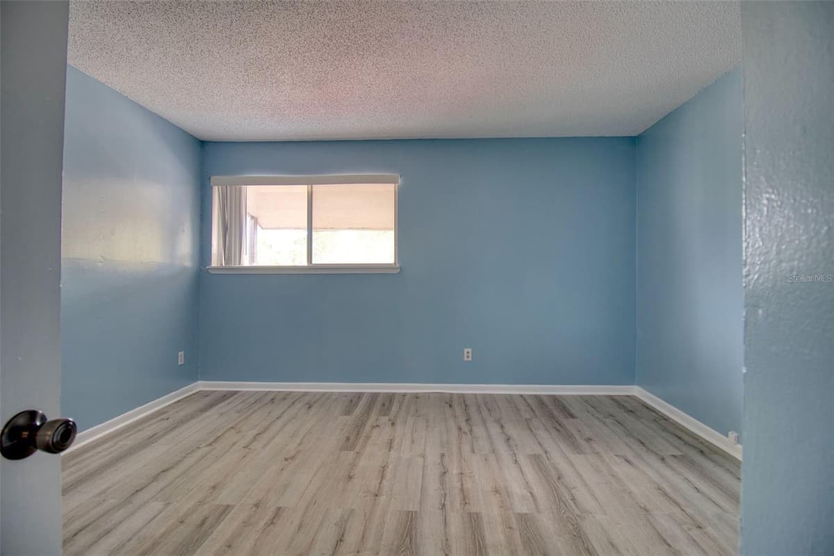 6334 NEWTOWN CIRCLE — photo 17 of 29